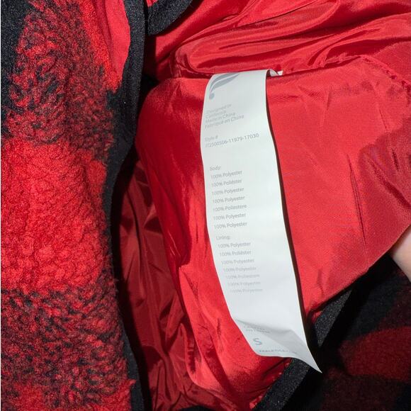 New Fabletics Tahoe Teddy Jacket Holly Berry Buffalo Check Women's size M - Picture 7 of 10
